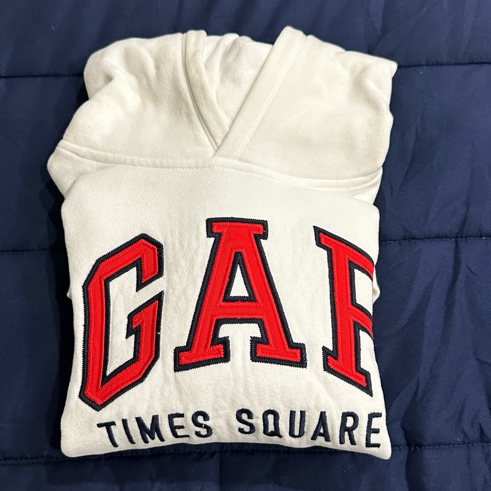NWOT GAP White Sweater with Iconic Logo